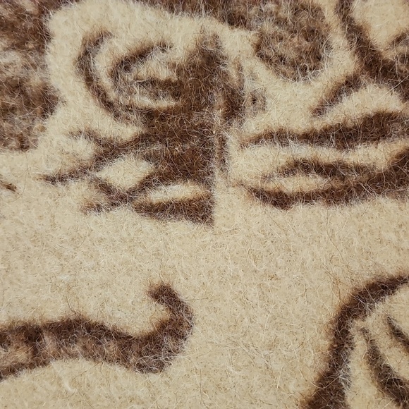 Peruvian Alpaca Wool Tiger Luxury Brown Cream Blanket. 55" X 66" - Picture 8 of 9